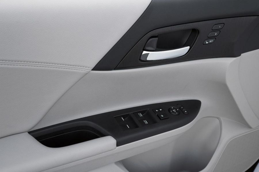  Honda Accord EX-L Sedan 2013 года  (фото 9 из 83)
